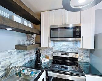 Lux Apt - Beacon - Kitchen