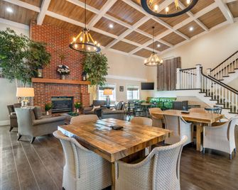 Best Western Plus University Park Inn & Suites - Ames - Reception