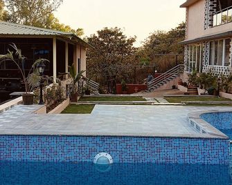 Mountain Meadows Resort - Panchgani - Piscina
