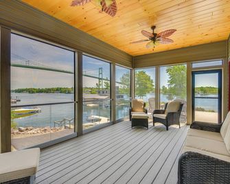 Hot Tub And Dock Waterfront Wellesley Is - Wellesley Island - Balcony
