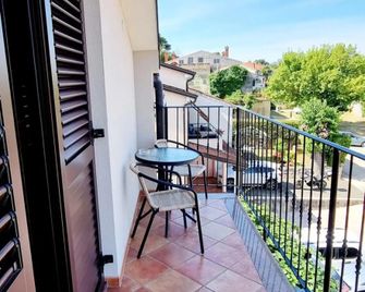 Nadija Rooms Funtana - Funtana - Balkón