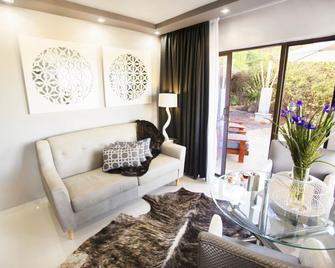 Wilderness Waters - Wilderness - Living room