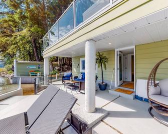 Brooks Lake House - Christina Lake - Patio