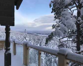 Newly built mountain cottage with wonderful views - Järvsö - Balkon