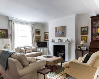 First Street II by Onefinestay - London - Wohnzimmer