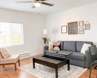 Beautiful Work Stay Retreat in Pueblo Near Downtown - Pueblo - Sala de estar