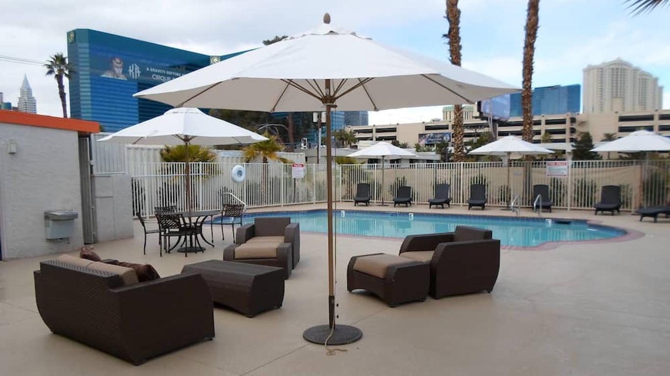 Howard Johnson by Wyndham Las Vegas near the Strip