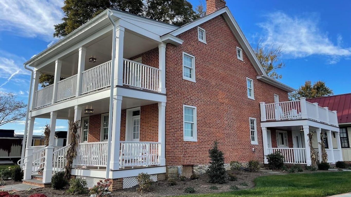 Red Caboose Motel & Restaurant