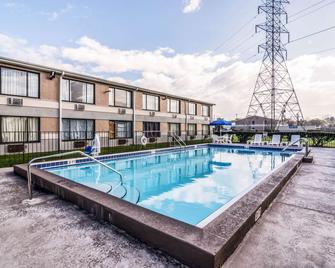 Quality Inn - Pensacola - Pool