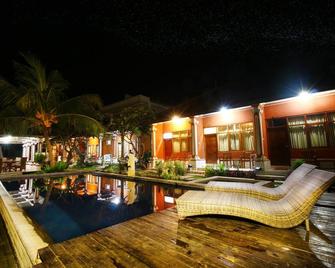 Wahyu Dana Hotel - Banjar - Басейн