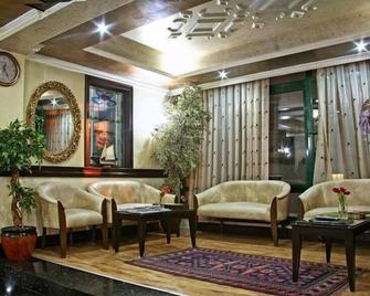 Omur Hotel - Akçay - Sala de estar
