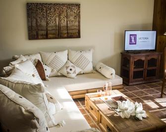Alojamientos Victoria S.L. - Sigüenza - Wohnzimmer