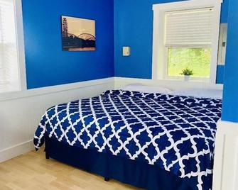 Blue Door Cottages - Monticello - Bedroom