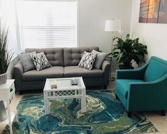 Gulf Gardens Resort The Manatee. - Madeira Beach - Living room