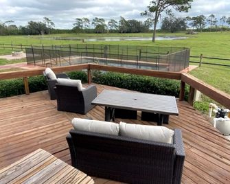 Secluded Florida Cabin Rental Ideal For - Spring Hill - Patio