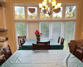 Large Lakefront Home on Rough River Lake Sleeps 23 - Falls of Rough - Comedor
