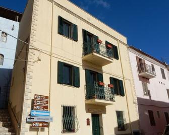 B&B Eleonora D'Arborea, Centro Storico - Posada - Edificio