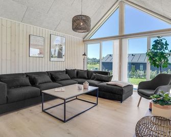 4 bedroom nice home in Odder - Odder - Olohuone