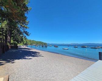 Traditional Log Cabin Rental for Couples on the West Shore of Lake Tahoe, California - Tahoe City - Beach