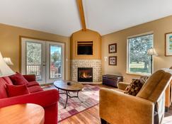 Eagle Crest Hole in One - Redmond - Living room