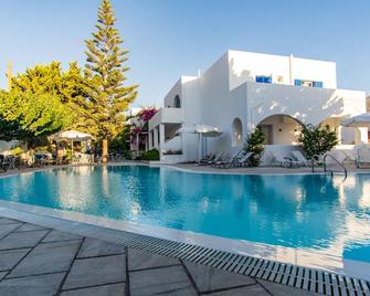 Hippocampus Hotel - קאמארי - בריכה