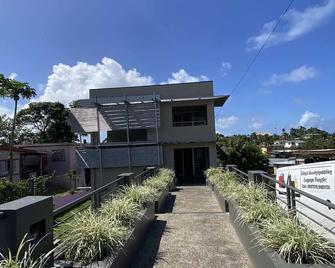 Island Travelers Accommodation - Suva - Building