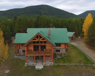 A Little Peace Of Heaven, Cabin #1 - Polebridge - Building