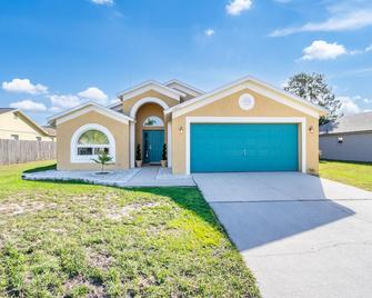 Happy place! 2 king beds, hot tub, free parking - Riverview - Building