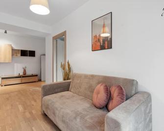 Maia Apartments - Bukarest - Wohnzimmer