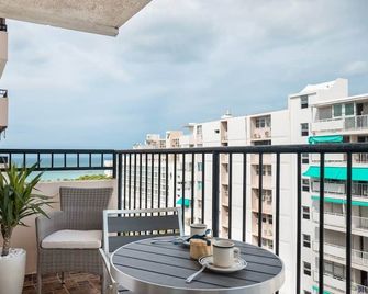 Ocean View/One bedroom Apt Across the Street from the San Juan Hotel - Carolina - Balcony
