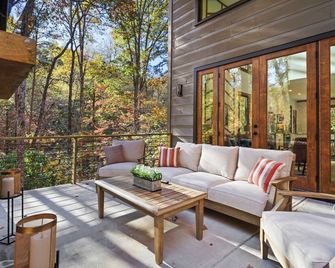 NEW Luxury Cabin in the most desired Mtn Tops Area. Dream Catcher - Mineral Bluff - Patio