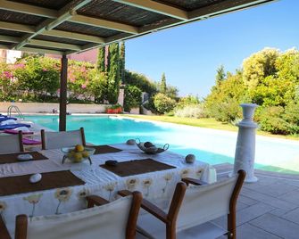 Beautiful Private Villa In Sounio - Sounion - Pool