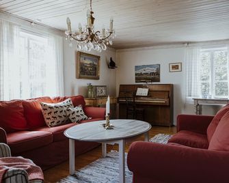 Large houses in the Småland forests for 18 people - 스킬린가리드 - 거실