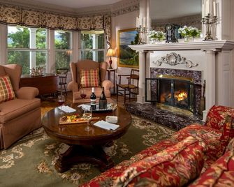 The Yellow House on Plott Creek - Waynesville - Vardagsrum