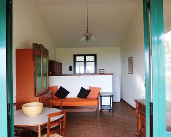 Villa Panorama, in the Conero Park rustic dwelling with stunning views - Sirolo - Living room