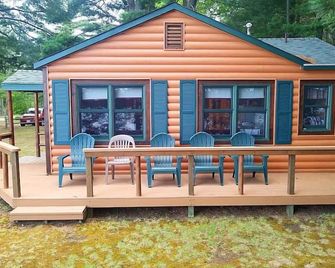 Knotty Pine Norway Lake Minocqua - Minocqua - Innenhof