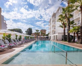 Js Yate - Can Picafort - Piscina