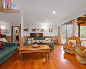 Wollondilly - Mansfield - Sleeps 10 - Goughs Bay - Obývací pokoj