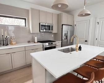 Luxury North Corktown Getaway - Detroit - Cocina