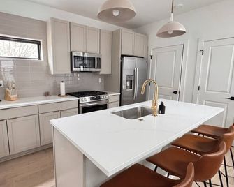 Luxury North Corktown Getaway - Detroit - Cocina