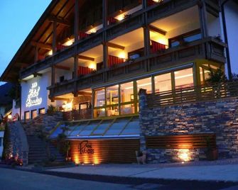 Hotel Paradies - Marlengo - Gebouw