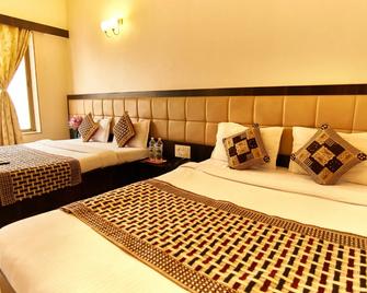 Hotel Ganpati Palace Shirdi Newly Renovated - Shirdi - Bedroom