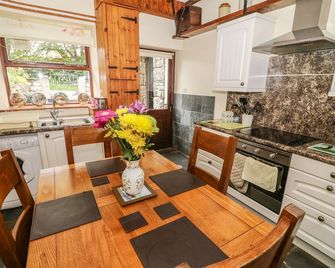Horrace Farm Cottage - Ulverston - Kitchen