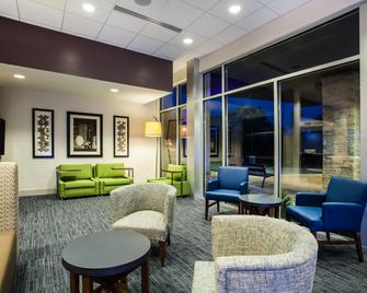 Holiday Inn Express & Suites Queensbury - Lake George Area - Queensbury - Лаунж