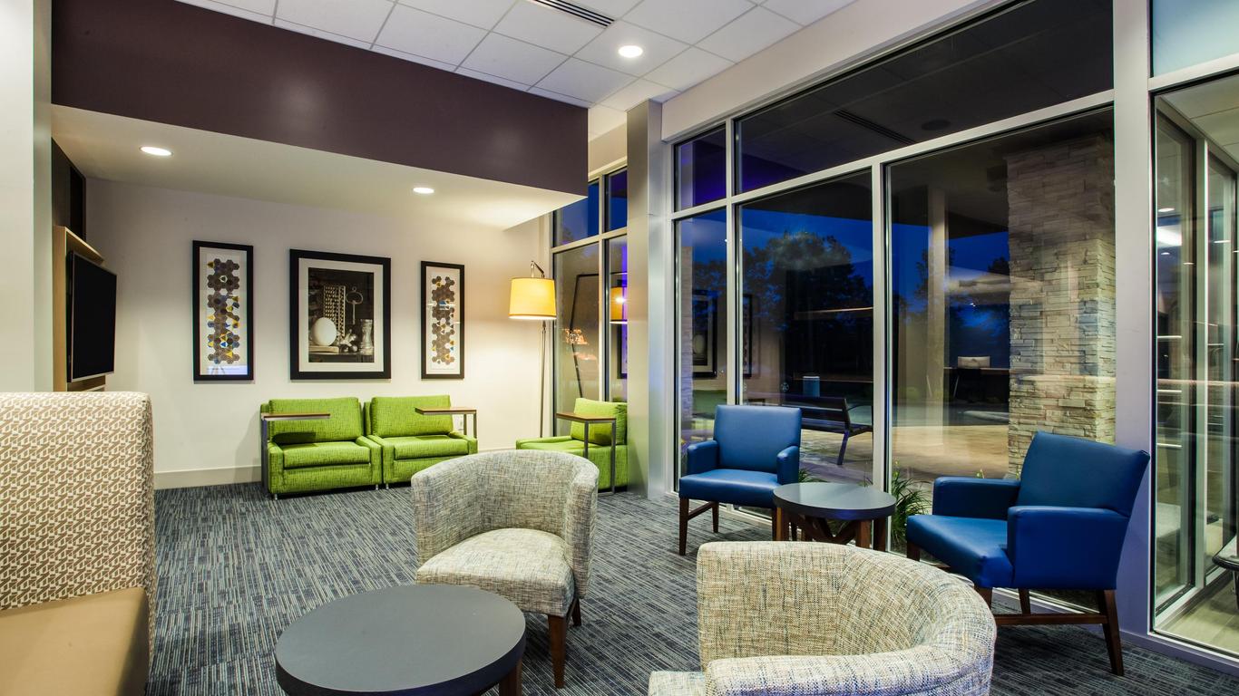 Holiday Inn Express & Suites Queensbury - Lake George Area