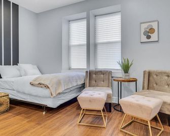 Brewerytown Balcony Retreat 2br Haven - Philadelphia - Bedroom