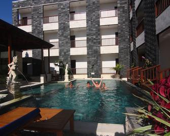 Mamo Hotel Uluwatu - South Kuta - Pool