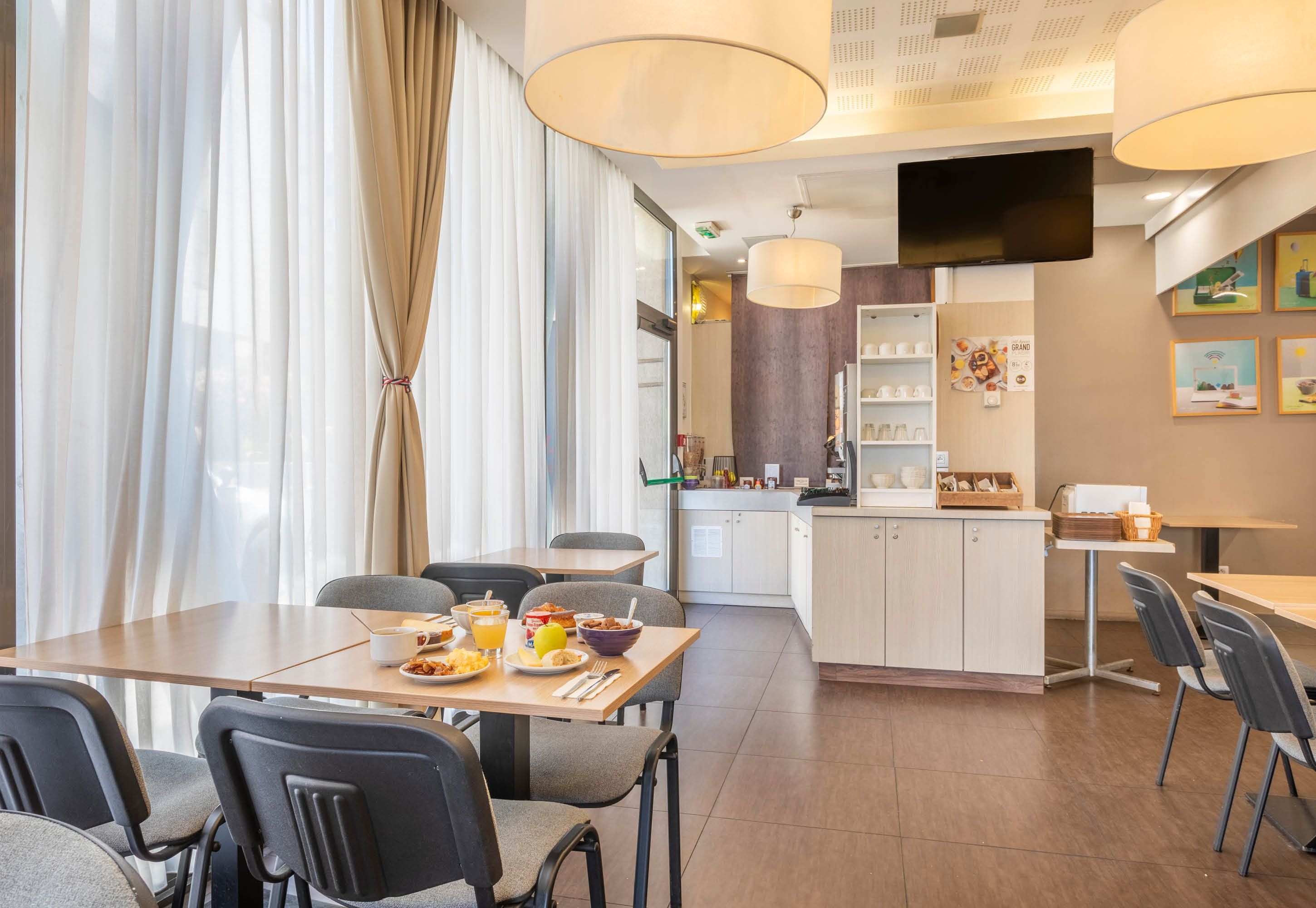 بي آند بي هوتل مارسي لا تيمون