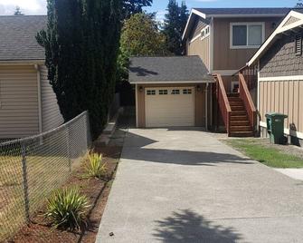 Comfortable Private 2 Bdrm Home - SeaTac - Outdoor view