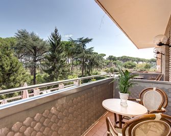 Pinewood Hotel Rome - Rome - Balcony